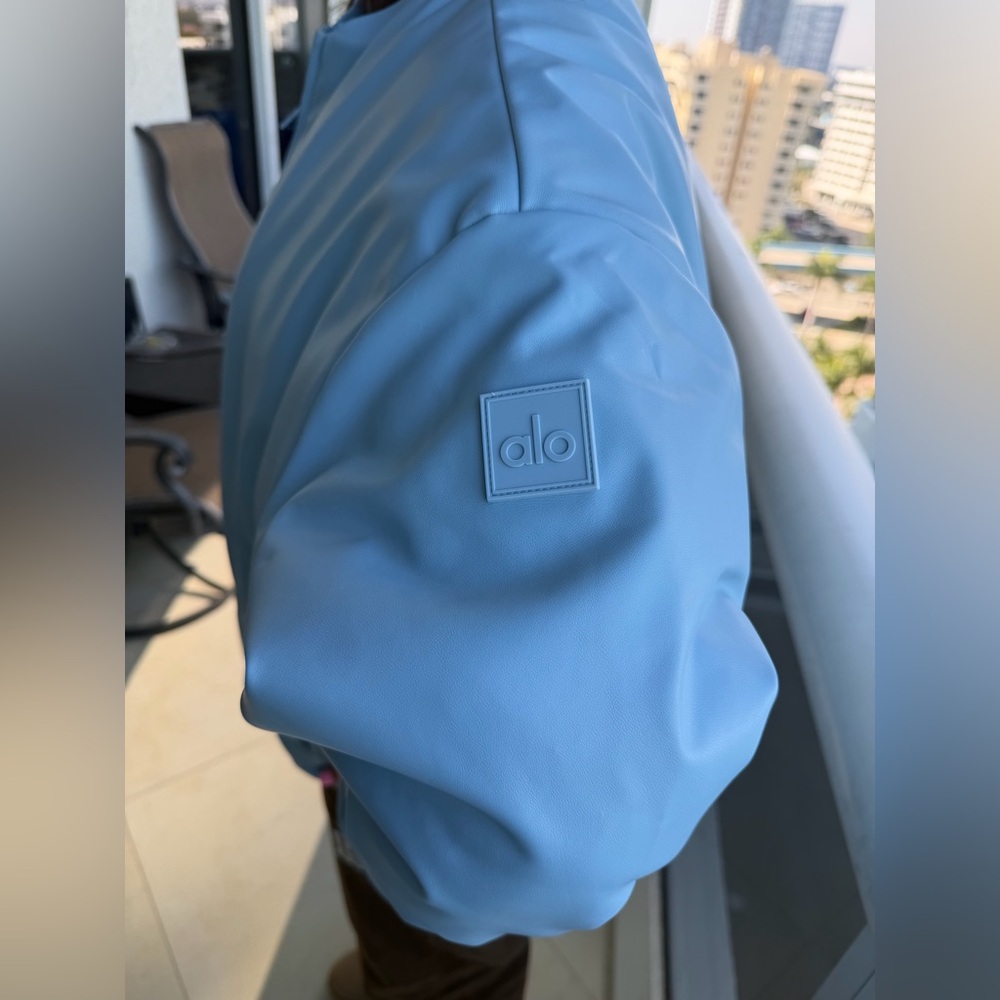 ALO Yoga Men's Light Blue Raincoat